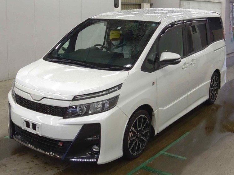 TOYOTA VOXY ZS GR SPORT